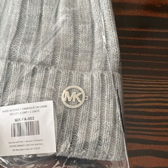 Michael Kors Gray Beanie with Pom OS NWT - Picture 3 of 3